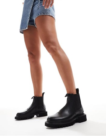 Ada leather chelsea boots in black
