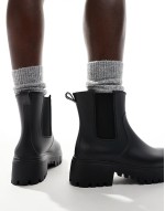 Phoebe chunky chelsea boots in black